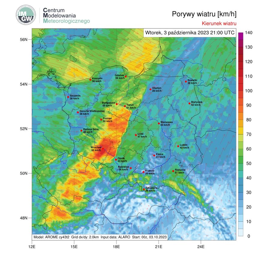 Porywy wiatru [km/h] oraz kierunek wiatru dziś 3 października 2023 r. o godz. 23:00 (czasu lokalnego) wg modelu AROME. | https://cmm.imgw.pl/cmm/?page_id=8262