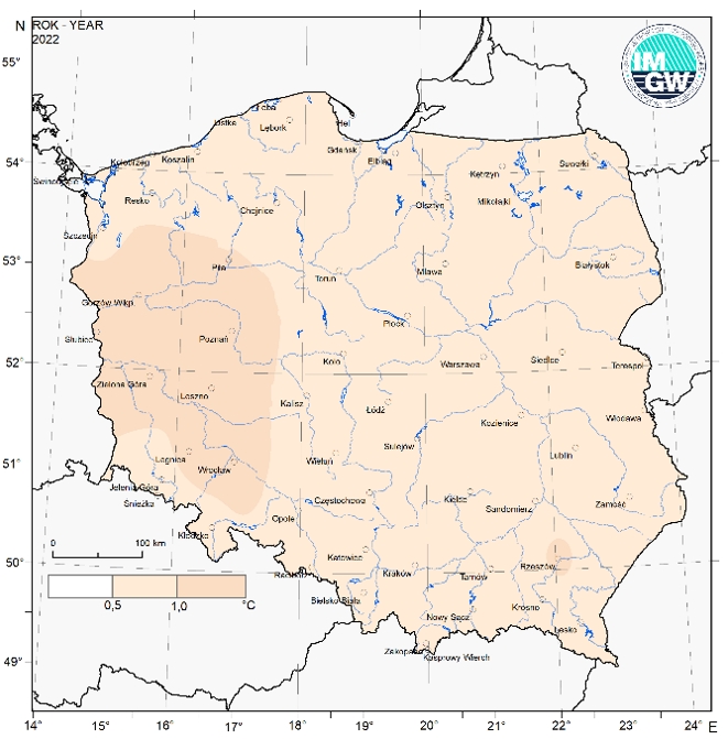 Przestrzenny rozkład anomalii średniej rocznej temperatury powietrza w 2022 r. w stosunku do normy (tj. średniej wartości wieloletniej elementu w okresie 1991-2020).