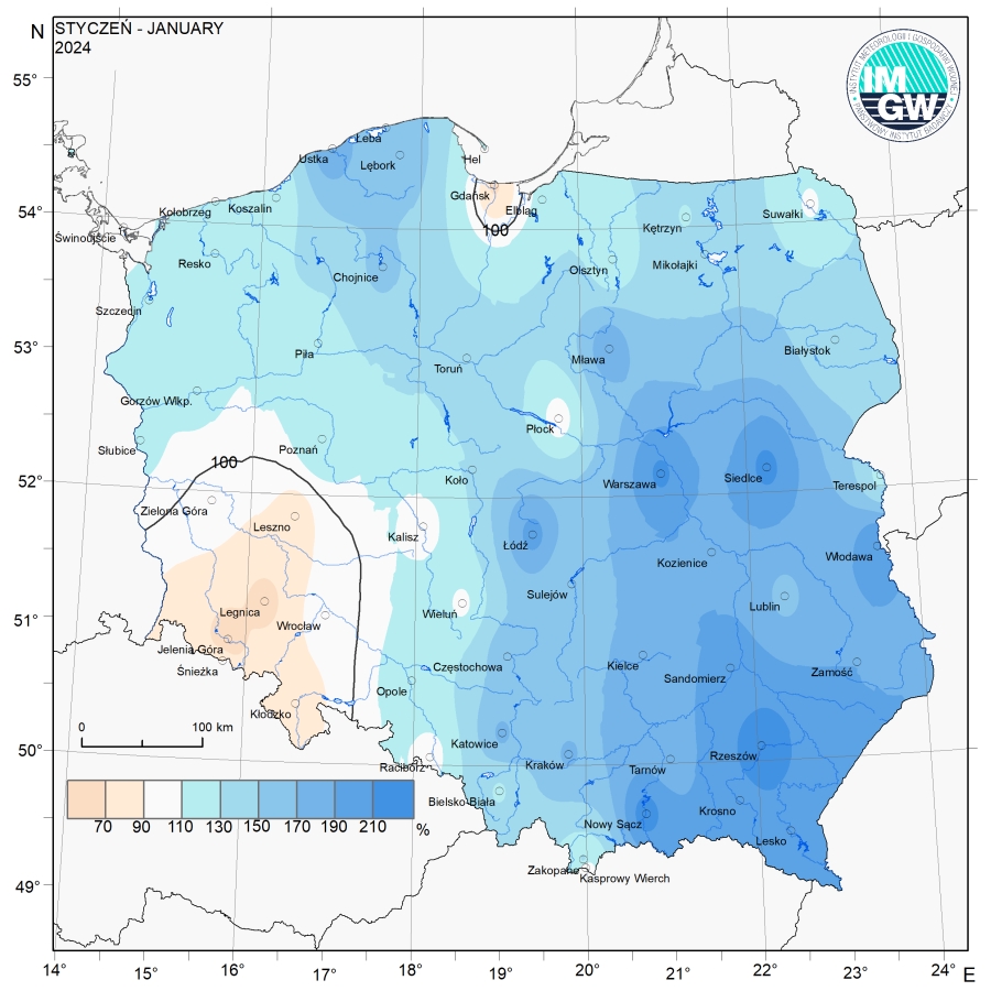 Przestrzenny rozkład anomalii sumy opadów w stosunku do normy (tj. średniej miesięcznej wartości wieloletniej elementu w okresie 1991-2020).