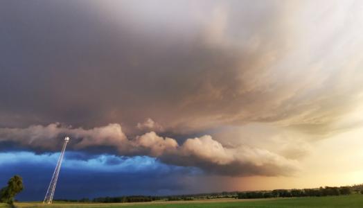 F. Emilia Pawelska, chmury cumulonimbus arcus