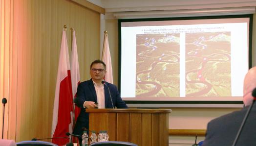 Zagrożenia hydrologiczne i ochrona przeciwpowodziowa w dorzeczu Wisły