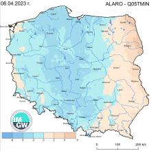 Anomalia prognozy TMIN (2023-04-06) względem notowanych charakterystyk wieloletnich (1991-2020): ALARO-Q05TMIN – ALARO-kwantyl 5% TMIN (po prawej).